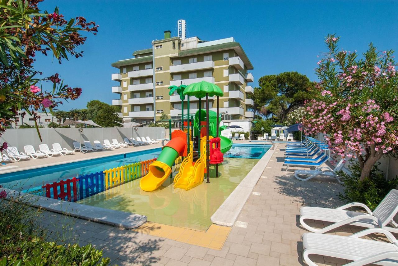 Hotel Smeraldo Джулианова Екстериор снимка