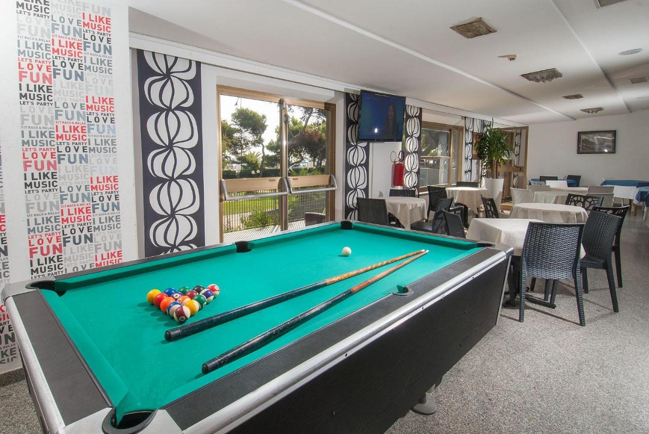 Hotel Smeraldo Джулианова Екстериор снимка