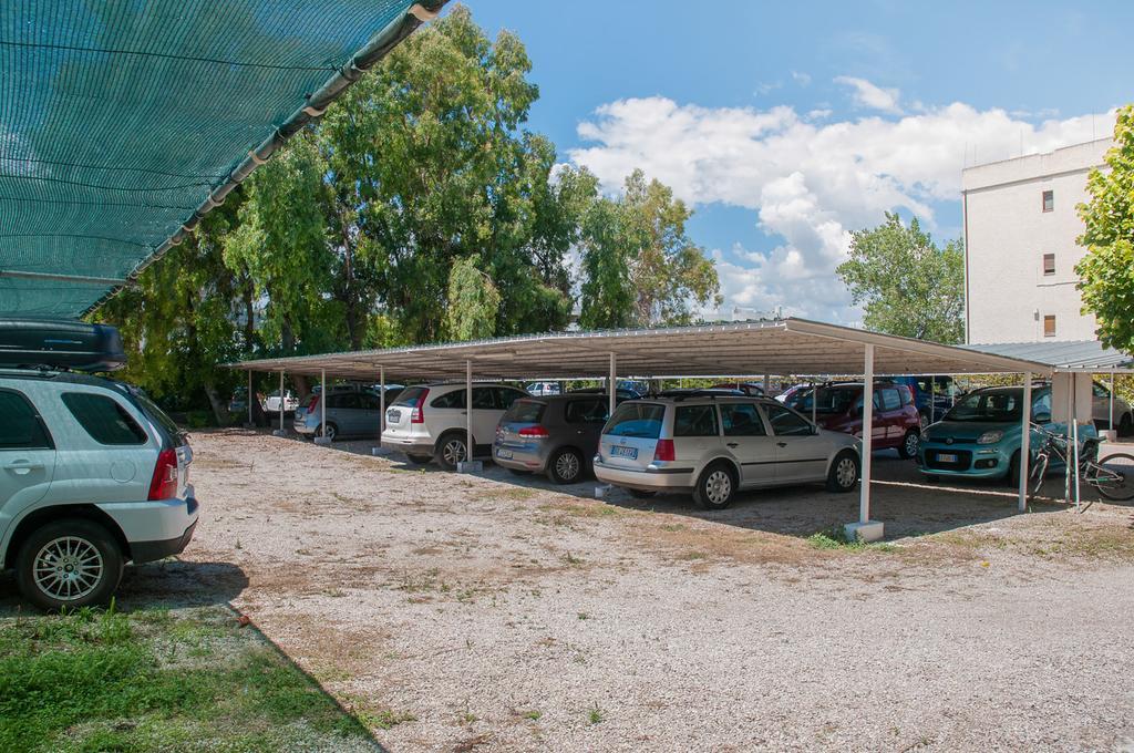 Hotel Smeraldo Джулианова Екстериор снимка
