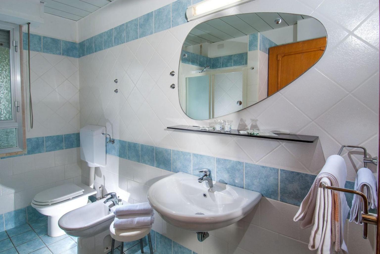 Hotel Smeraldo Джулианова Екстериор снимка